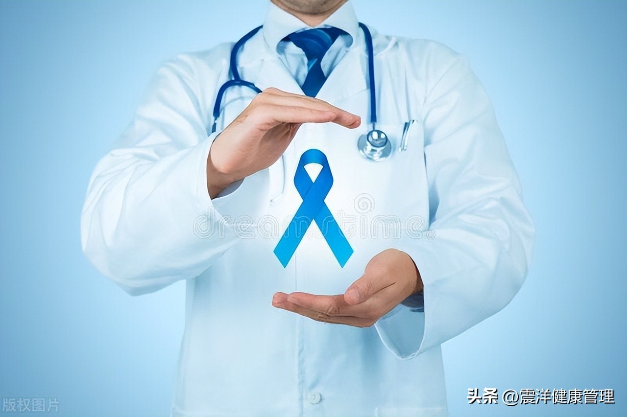 在私人影院，男友突然来了感觉，我慌忙中踢中他的蛋蛋，痛了整天