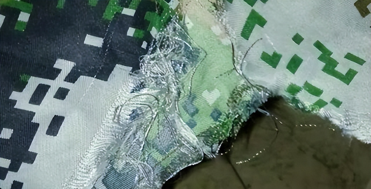 高校军训服又薄又透，遭学生吐槽质量差，“穿什么都能看得清”！