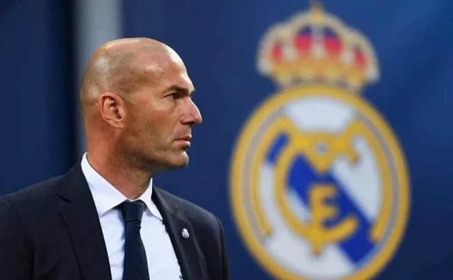 足坛进攻最强后卫,世界足坛现役最佳进攻型中场是谁