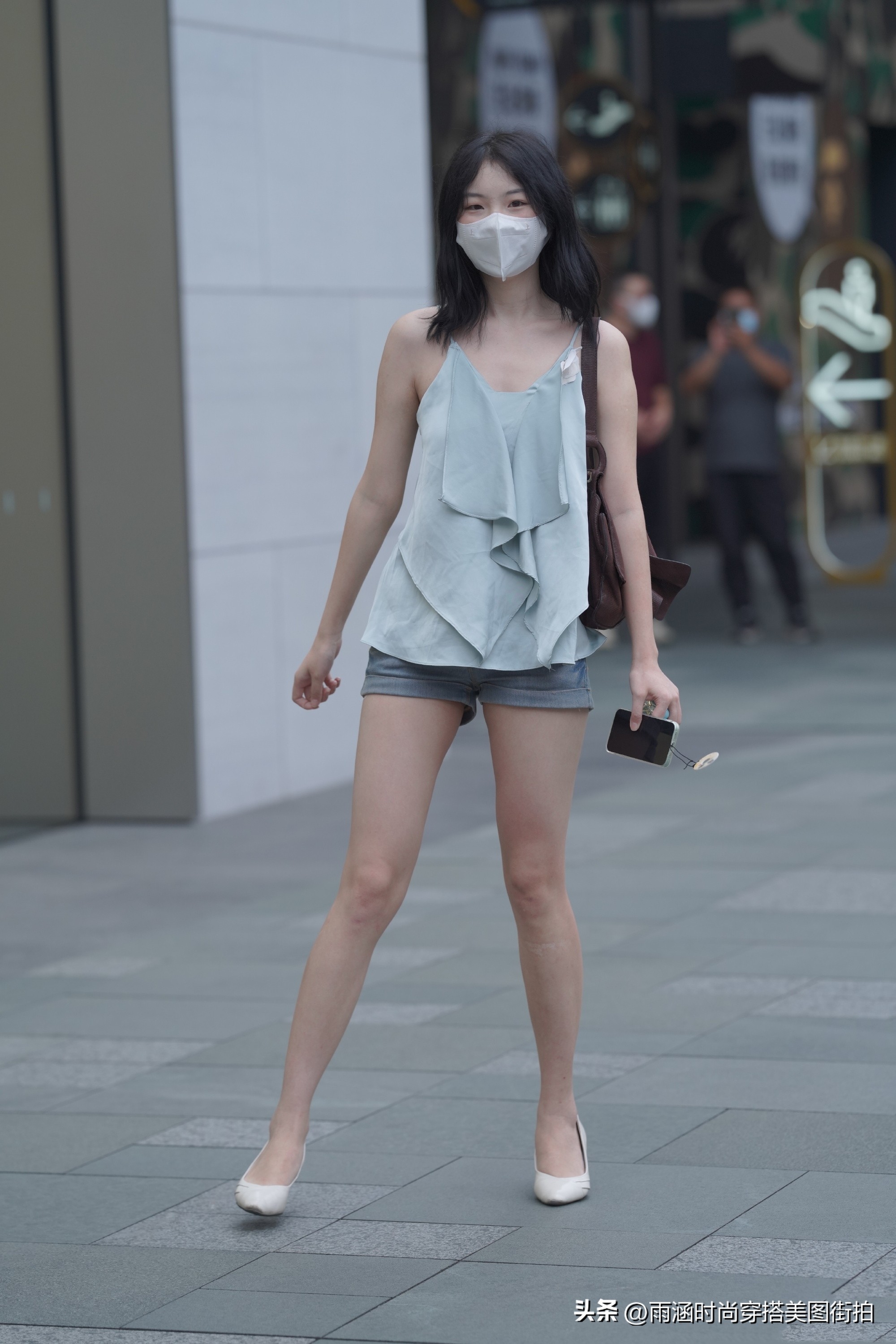 牛仔短裤时尚穿搭街拍,三里屯牛仔短裤穿搭街拍