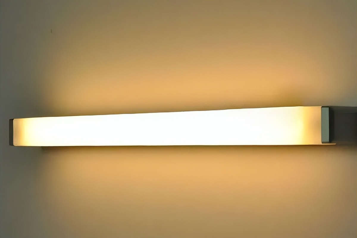 白炽灯日光灯led灯哪个更吸引虫子,镜前灯中性光好还是暖光灯好