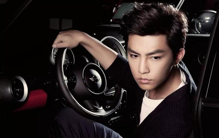 炎亚纶开啥车,炎亚纶开什么牌子的车