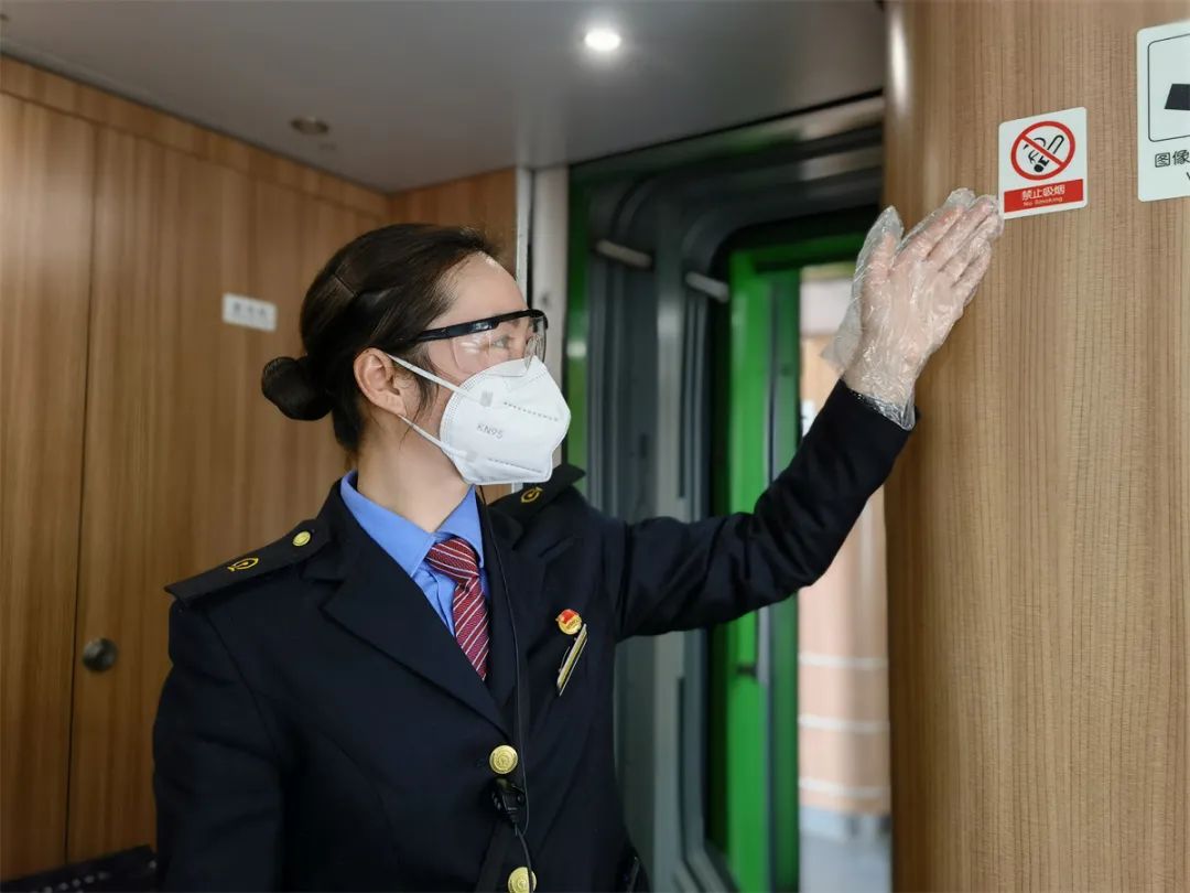 外国人体验中国地铁和高铁,外国人对中国高铁真实评价