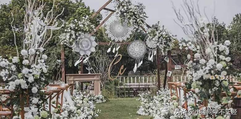 女方朋友圈宣布结婚邀请方式,朋友发结婚邀请怎么回复