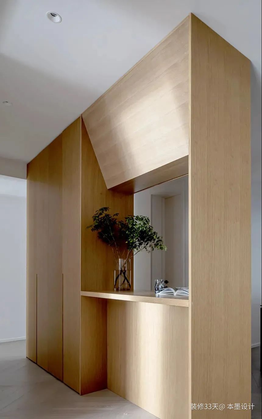 客厅超大储物柜改成衣帽间,客厅小房间改衣帽间