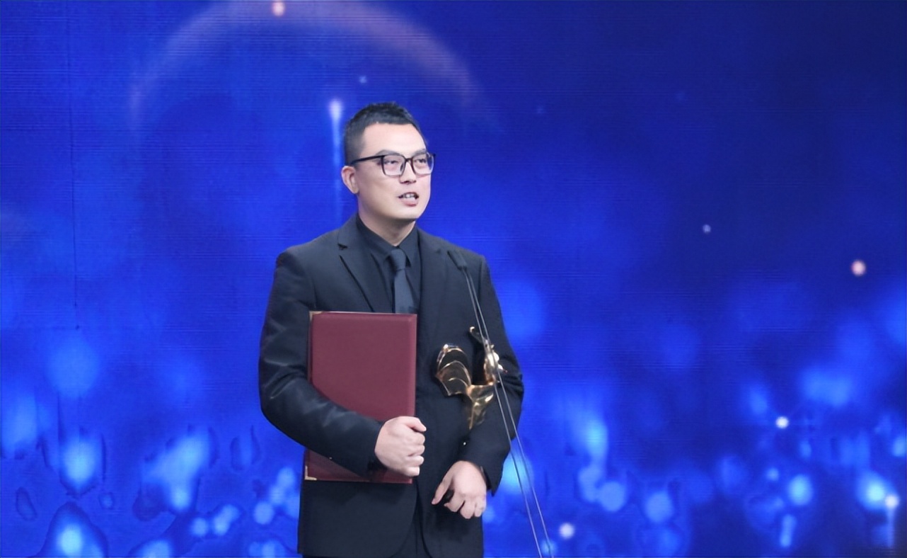 金鸡奖朱一龙获奖前描述,金鸡奖朱一龙获奖现场