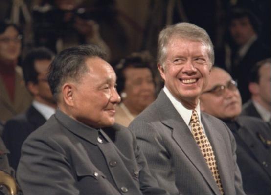 1979年*小平邓**访美，上百名美国儿童唱一首歌，*小平邓**听后热泪盈眶