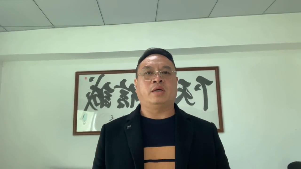 我们没背景没靠山一切都得靠自己,没有背景没有靠山只能拼命努力