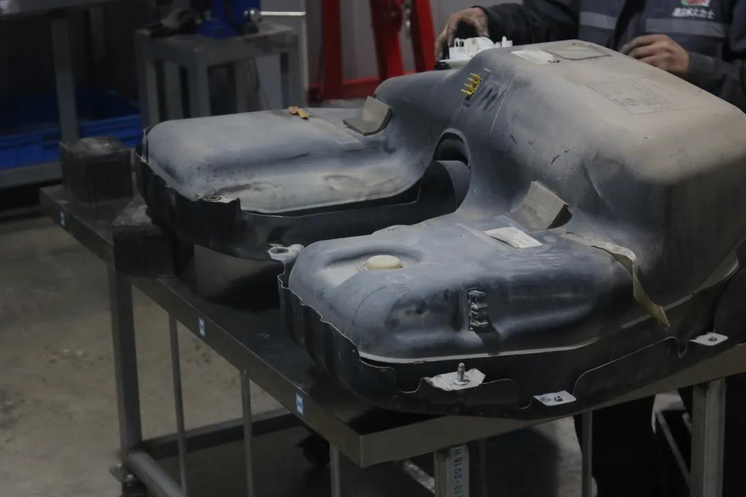 老款路虎揽胜修复,彻底翻新一辆路虎揽胜全过程