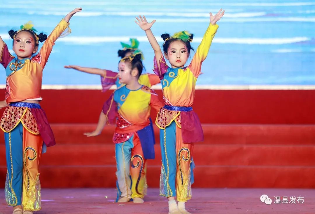 来了，当之无愧的“领舞者”！