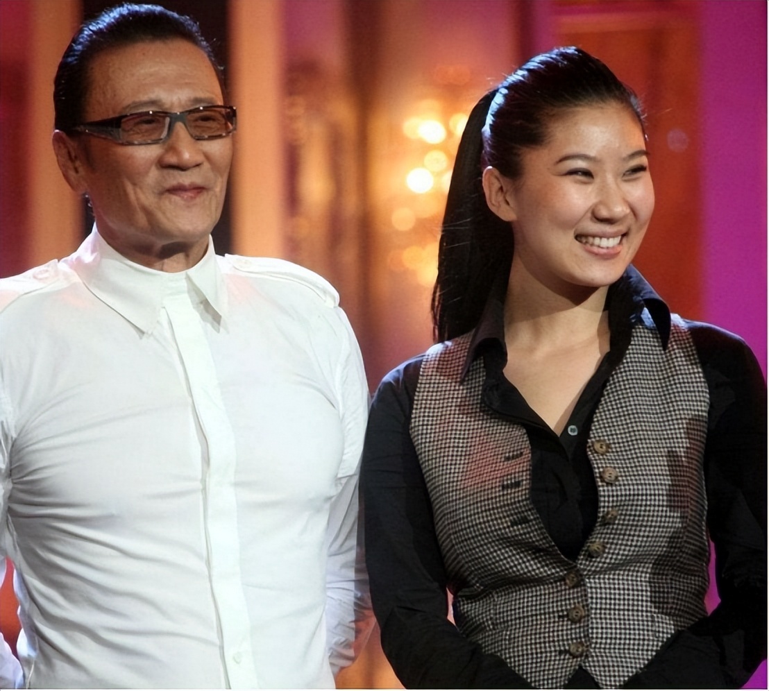 谢贤跟coco岁数差距有多大,被大49岁谢贤独宠12年