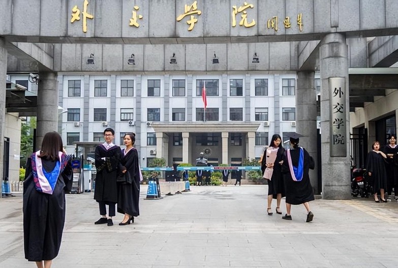 翻译官张璐毕业大学,美女翻译张璐简介