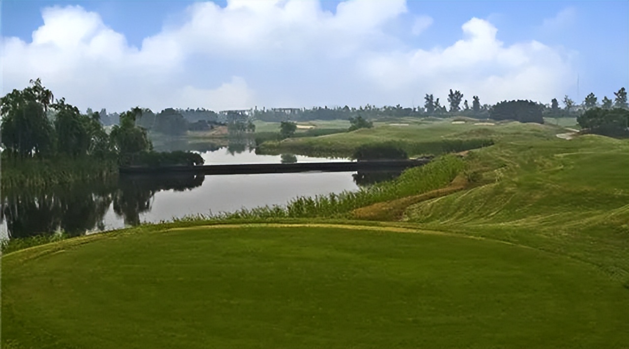 一个橄榄球球场,欧洲最有气氛的球场