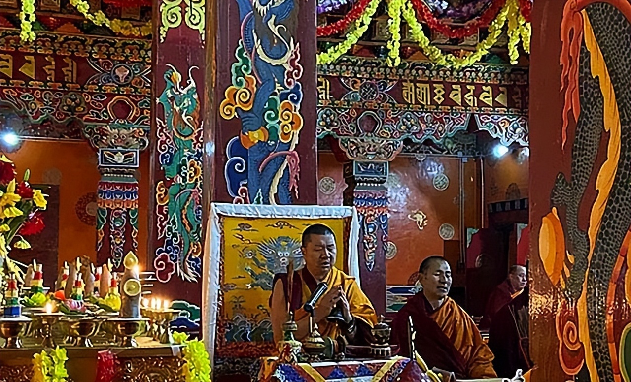 藏派佛教“达赖”与“班禅”是什么关系？二者谁的地位更高？