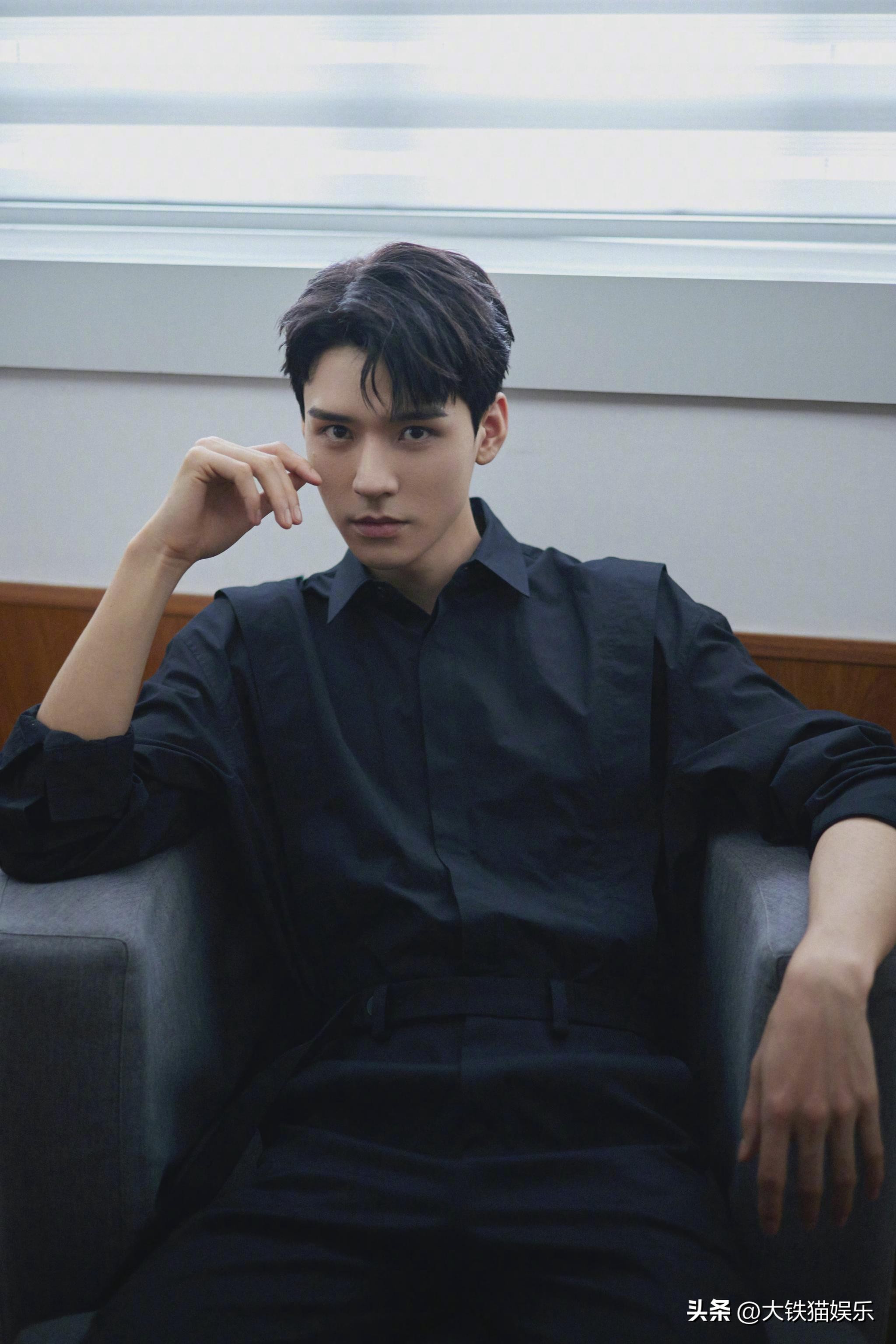 穿黑衬衫好看的人,穿黑衬衫的帅气男人