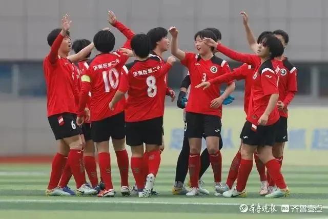 历城二中女足代表中国参赛,恭贺济南历城二中女足夺世界冠军