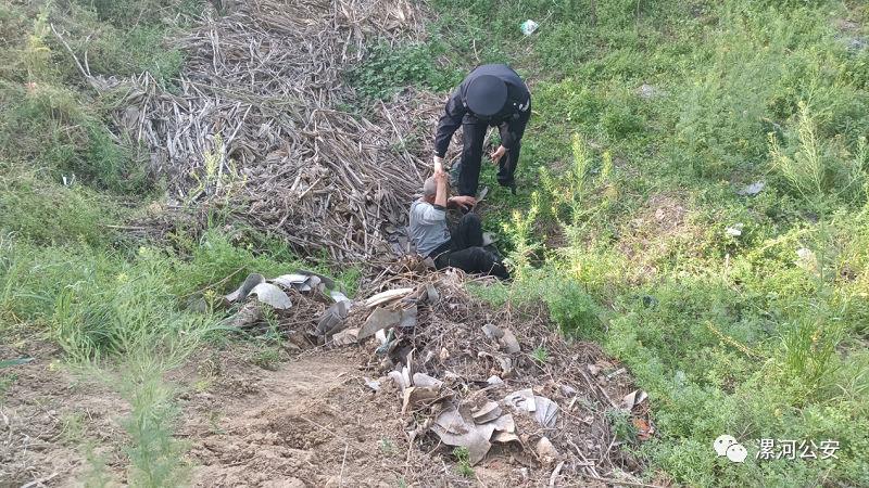 节日我在岗公安守护平安不打烊,节日我在岗户籍民警不打烊