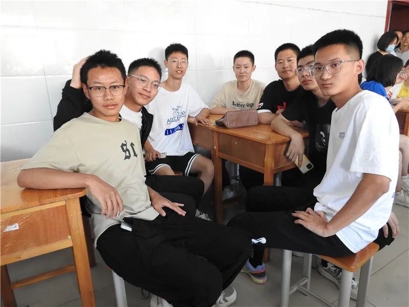 毕业季来临即将和母校说再见,毕业十年匆匆路过母校感言