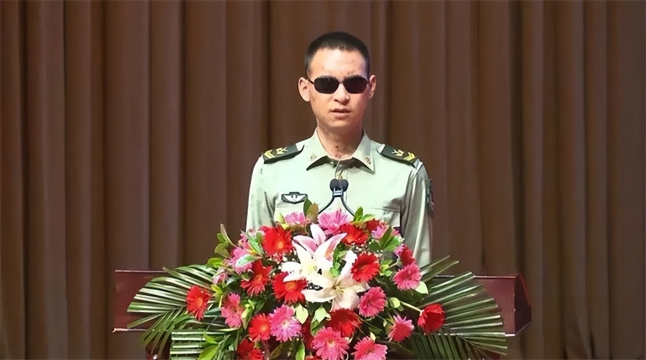 排雷英雄杜富国表彰视频,排雷英雄杜富国重返老部队做什么