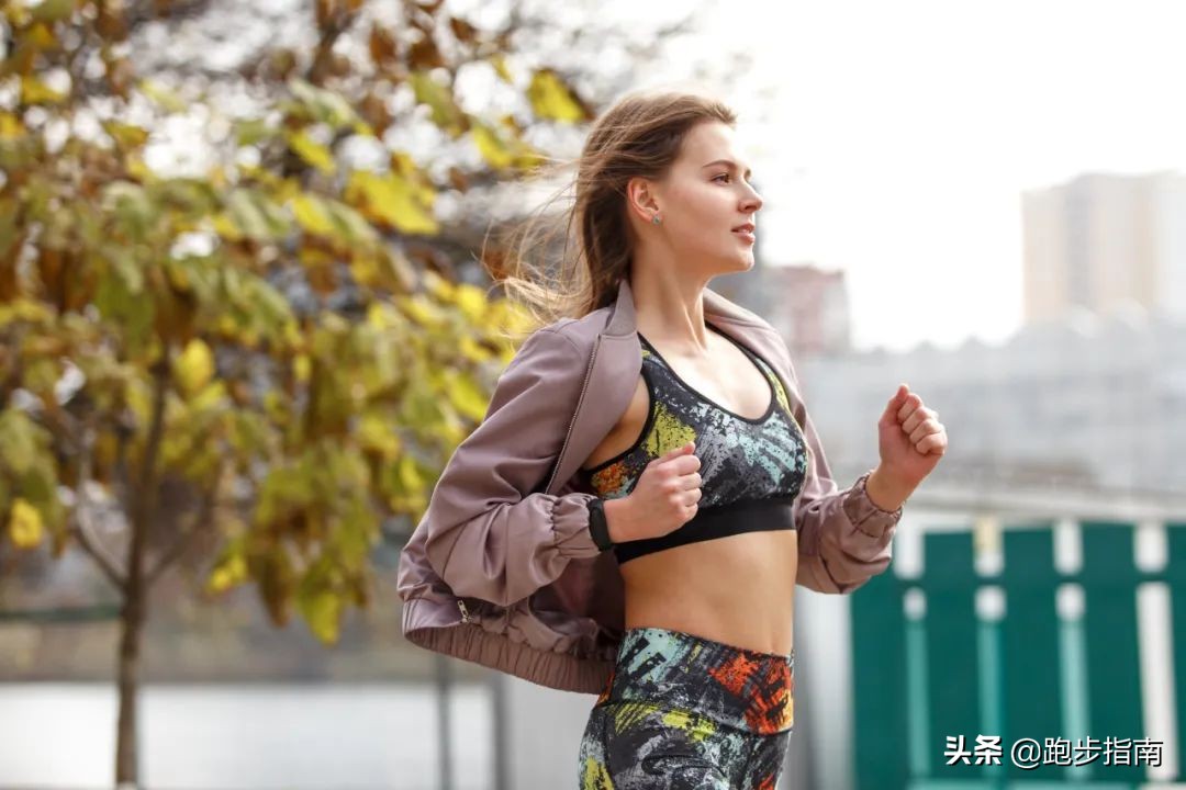 跑步先极速跑然后慢跑,跑步的正确落脚方法慢动作