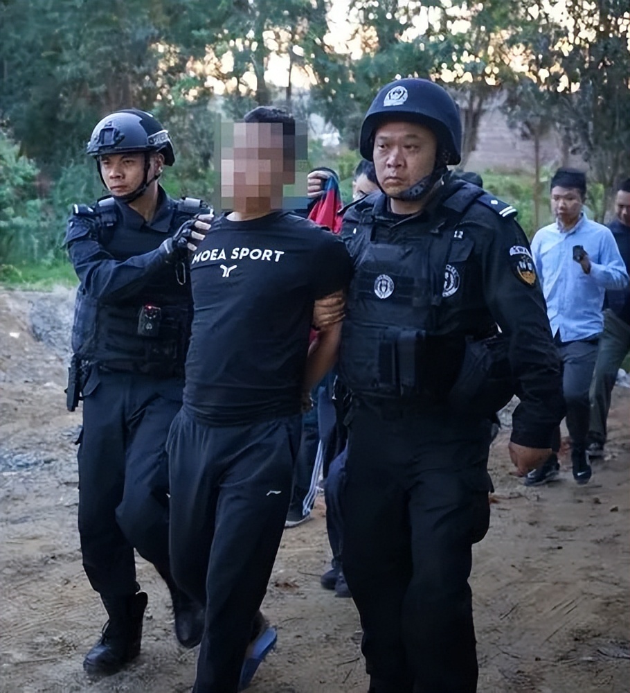 回顾：医生趁女孩输液打入麻醉剂，将睡眠中的女孩强奸，恶劣至极