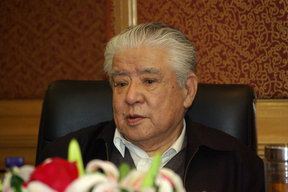 老戏骨李默然：演“邓世昌”走红，娶龙潮生3孩，和妻子恩爱60年