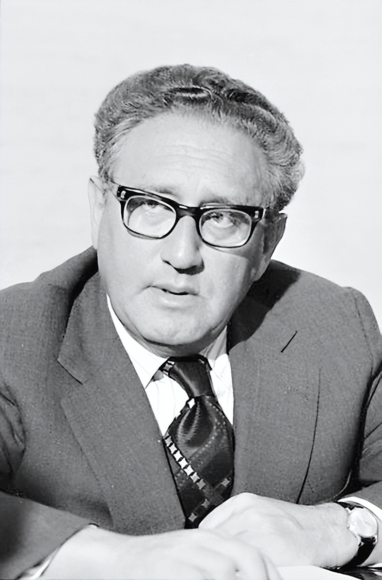 1956年，毛主席对于台湾未来做出精准预言，指出“只有两条出路”