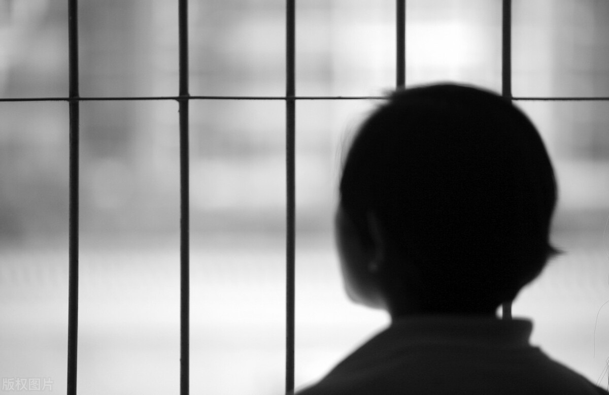 故事:半夜老公手机上出现的几个字,让她疑虑丛生