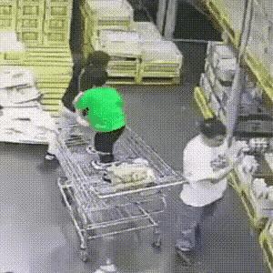深圳山姆儿童摔下购物车,山姆超市小孩摔下购物车