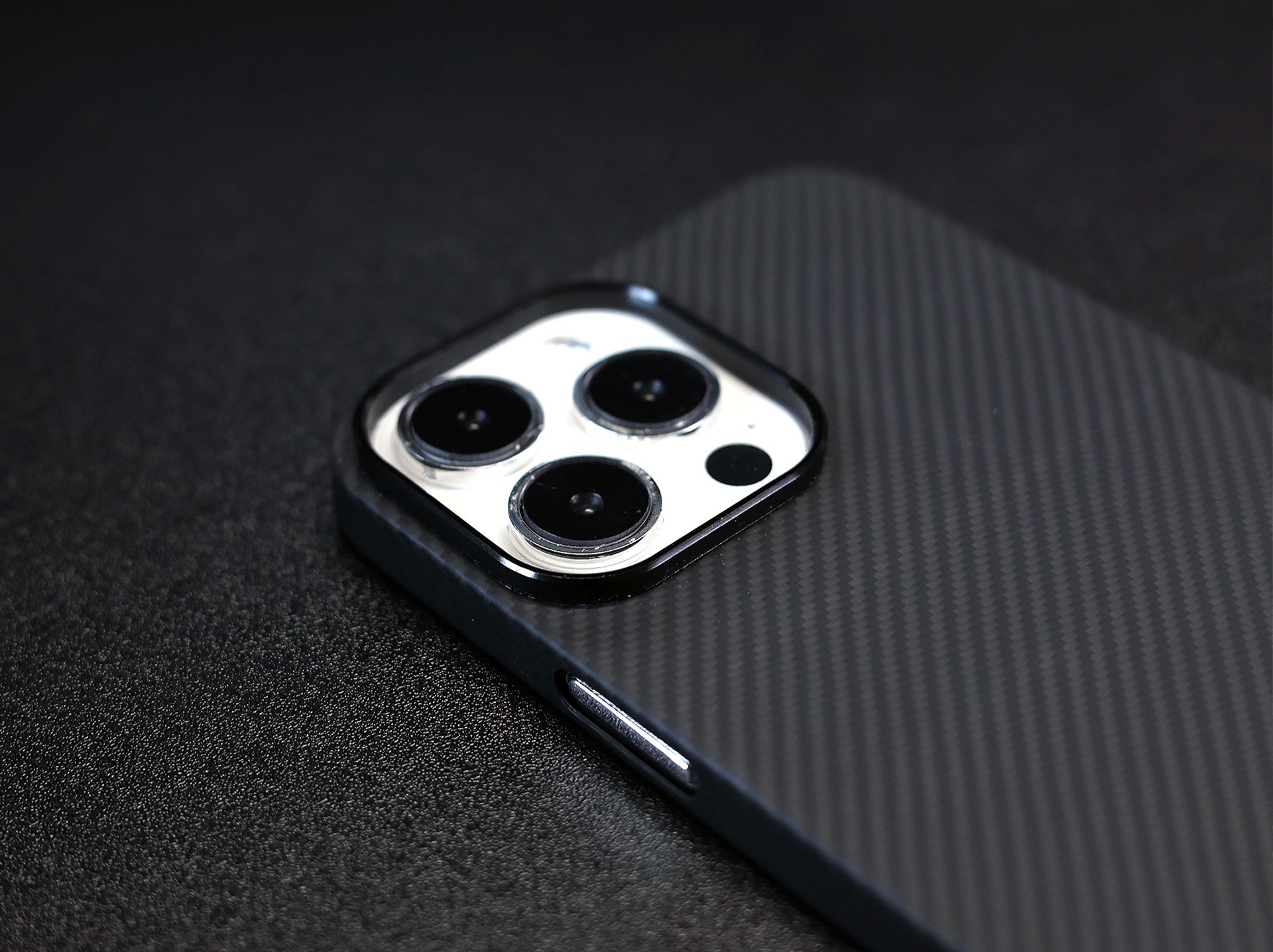 高颜值磁吸手机壳凯夫拉,高级感紫色凯夫拉手机壳