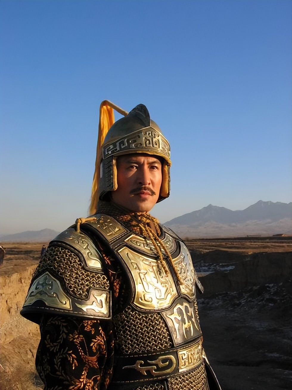 上影节红毯上影厂老演员集体亮相赵静优雅佟瑞欣挺拔于慧风情万种