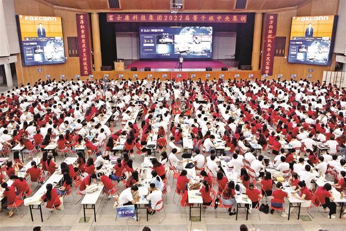 应届大专毕业生进入富士康,2020年富士康招聘到多少大学生