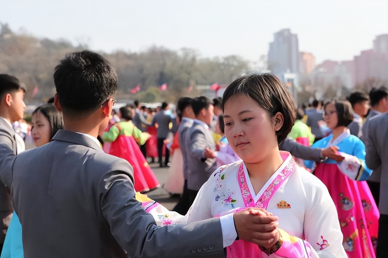 朝鲜女性喜欢什么样的男人,朝鲜民族衣服特点