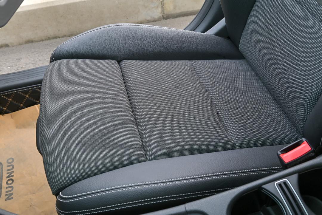 奔驰a200和奔驰b200哪个好,奔驰cla和奔驰a200哪个更值得买