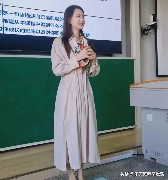 中小学教师穿着：穿搭百变图鉴，结合身材长相，协调色调，加分多