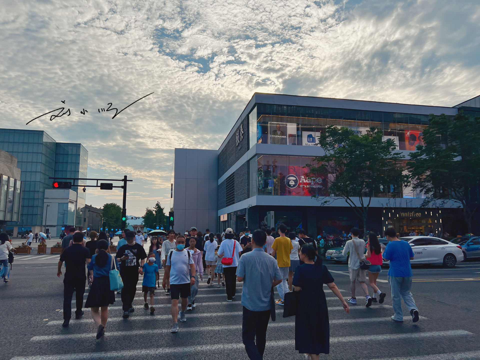 杭州西湖附近著名商业街,杭州西湖风景商场