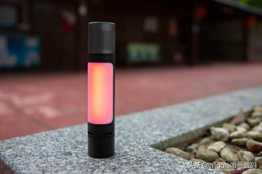 可以当灯光用的手电筒,能当灯的音响