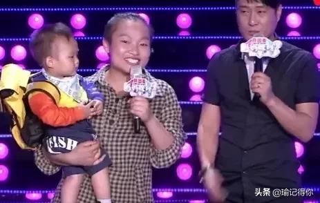 女孩坐车没带钱，司机慷慨声称不要钱，没想到被女孩子缠上不放