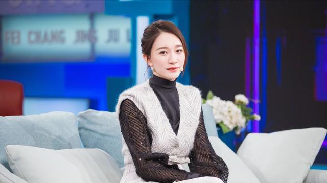 李小冉和陆毅穿搭,李小冉黑色长裙穿搭