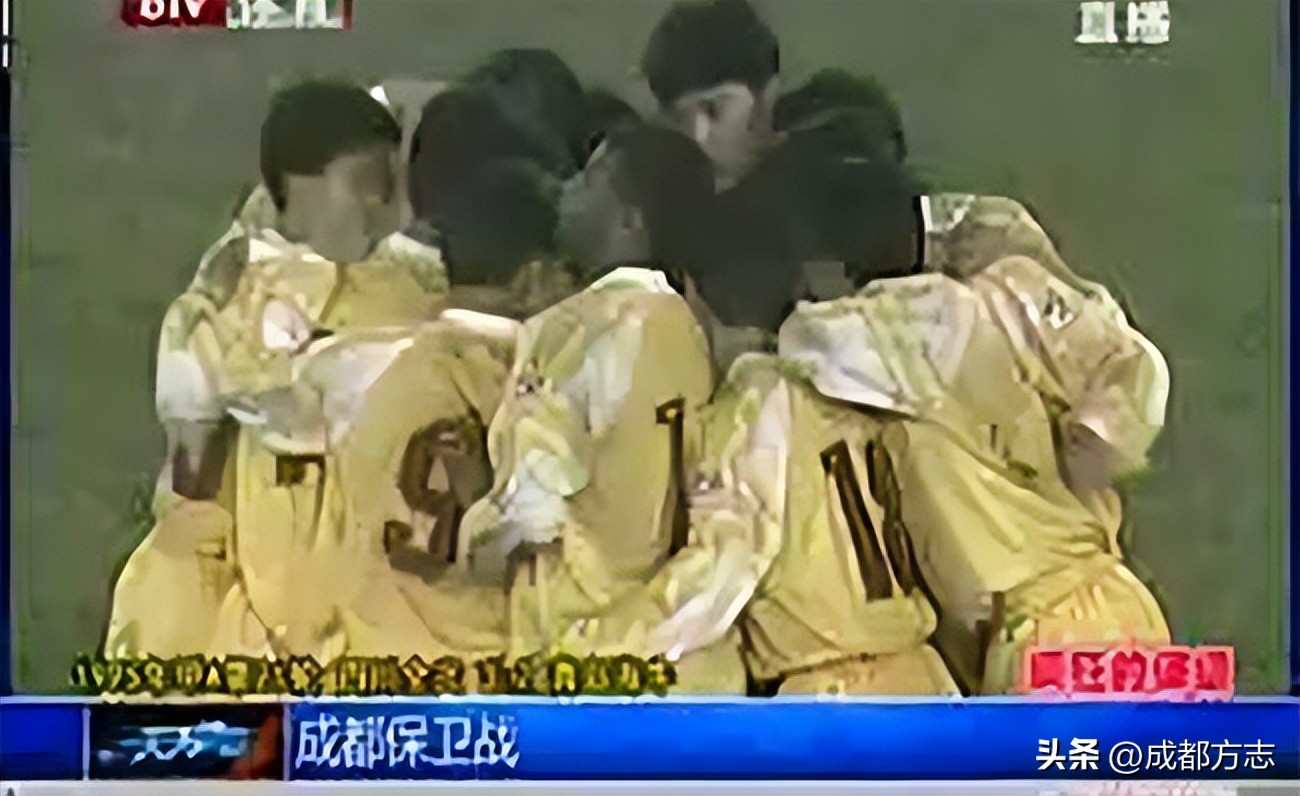 凤凰山主场爆燃场面,成都凤凰山足球场揭秘