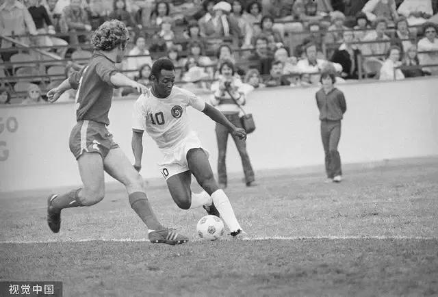 巴西球王贝利马拉多纳去世,巴西球王贝利故事告诉了我们什么