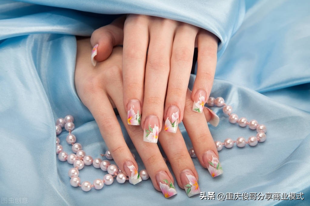 做美甲一个月赚多少钱,美女做美甲一年能赚多少钱