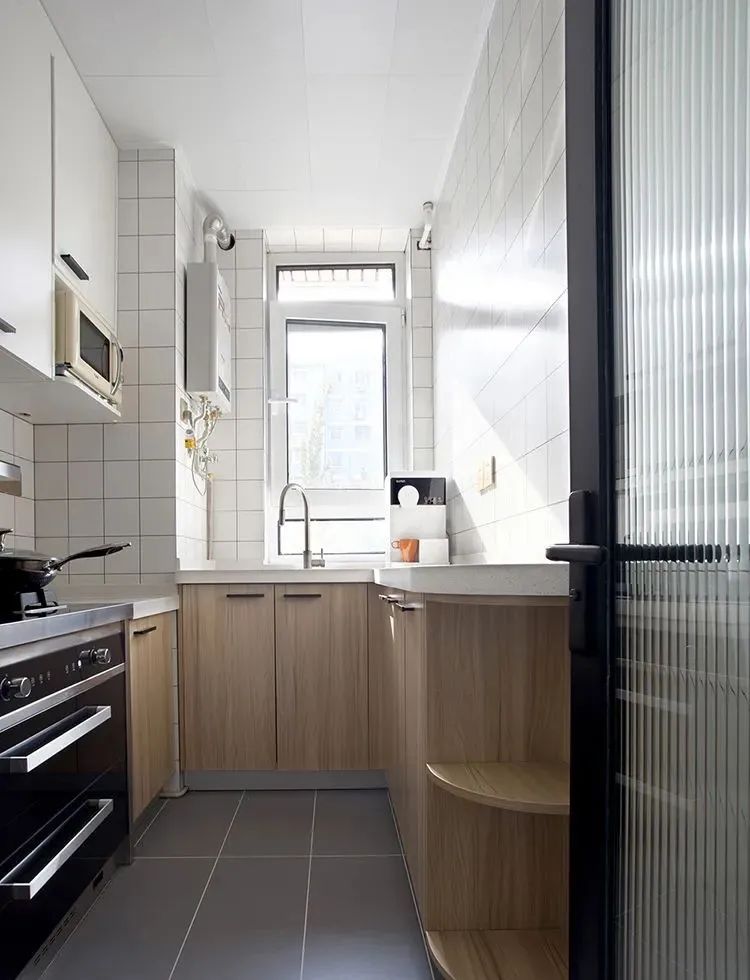 40㎡两室，狂打10处柜子，还住下一家四口人，绝了