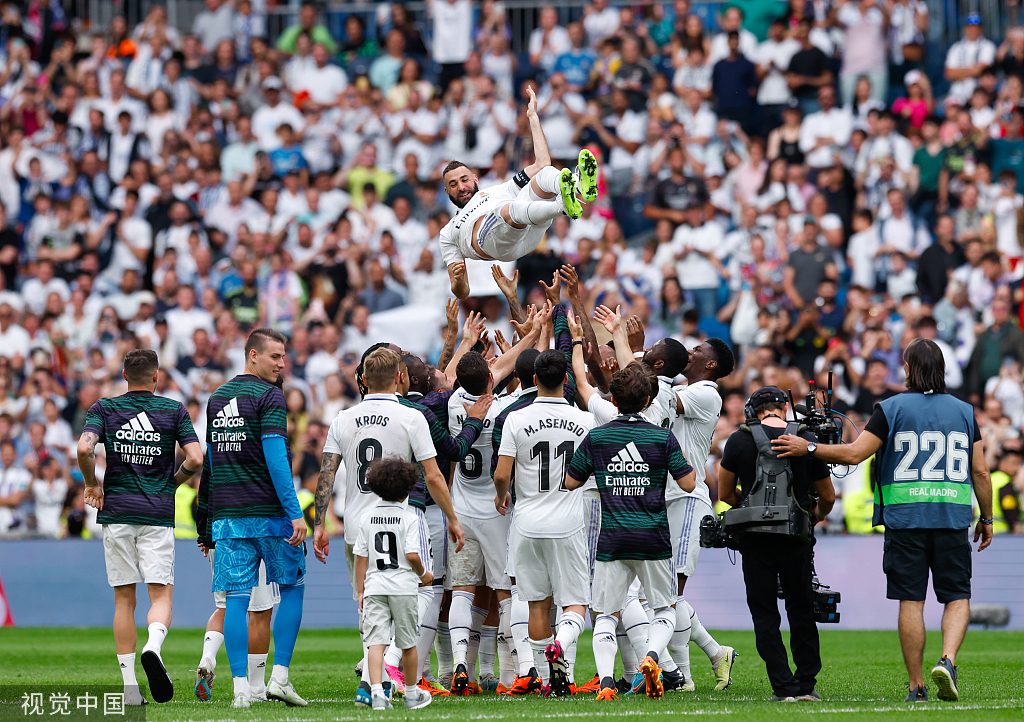 足坛告别催泪时刻,十大催人泪下的足坛巨星告别