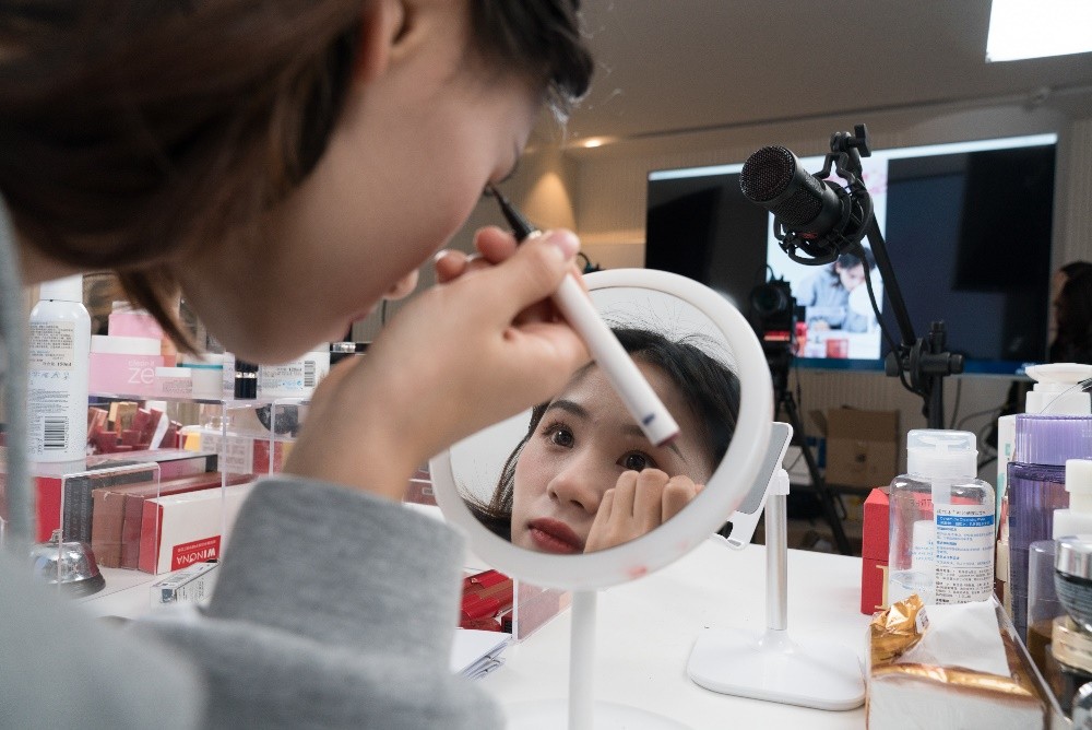 璋佸湪鐢ㄥ敮鍝佷細,绌剁珶璋佸湪鐢ㄥ敮鍝佷細