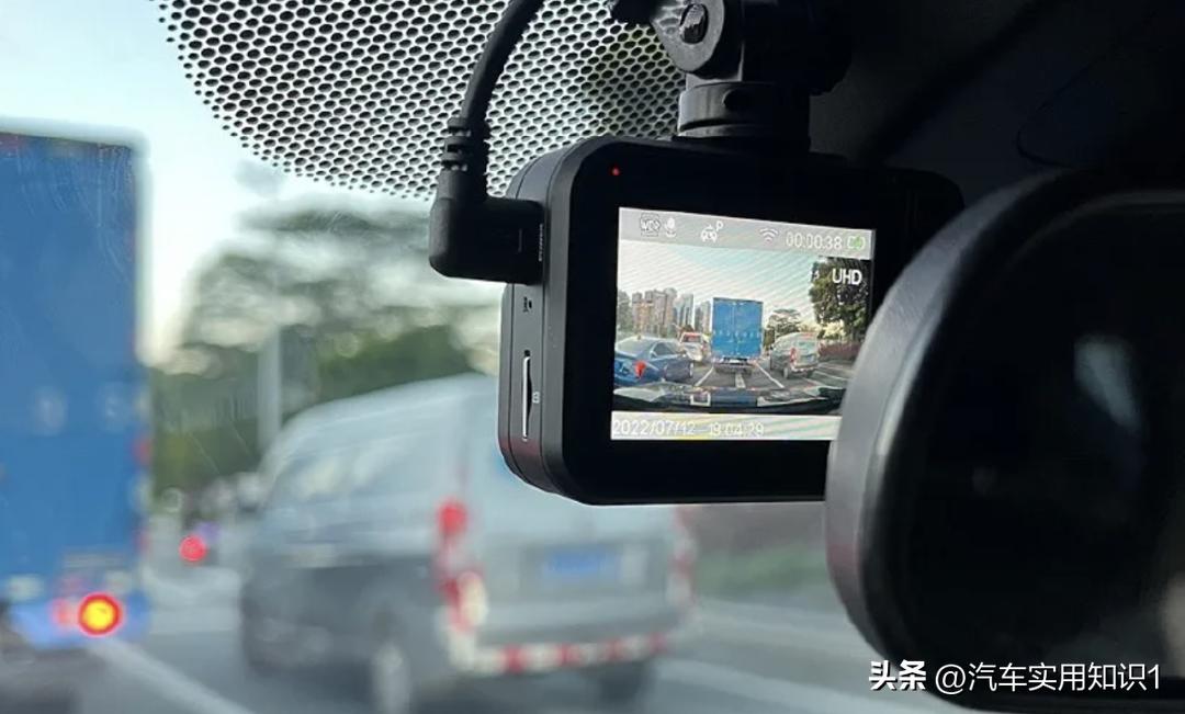 不带屏幕行车记录仪,行车记录仪带屏幕和不带屏幕