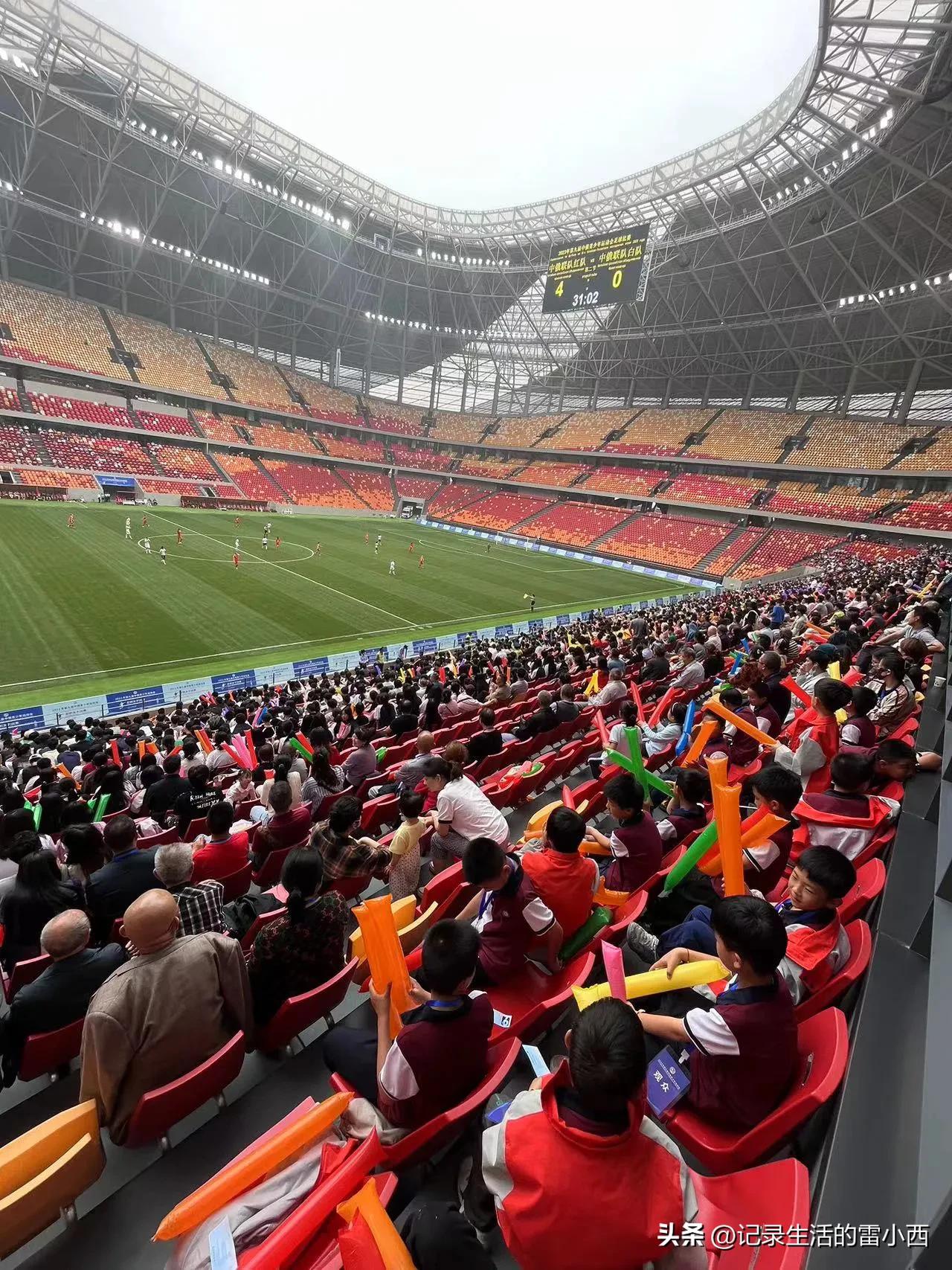 龙兴足球场，重庆首座专业足球场，家门口看球太棒