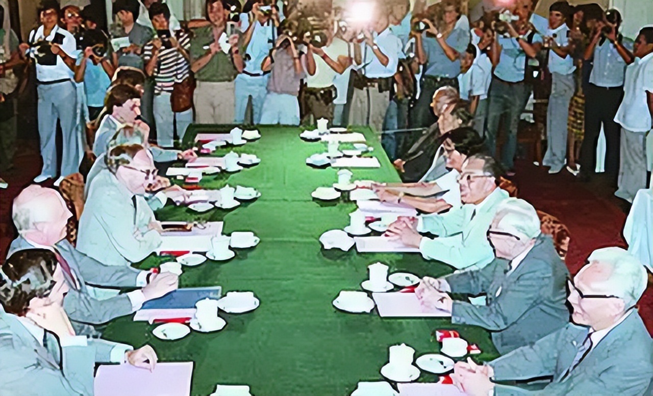 英国为阻止中国收回香港，准备了48颗原*弹子**，美国听完立刻拍板