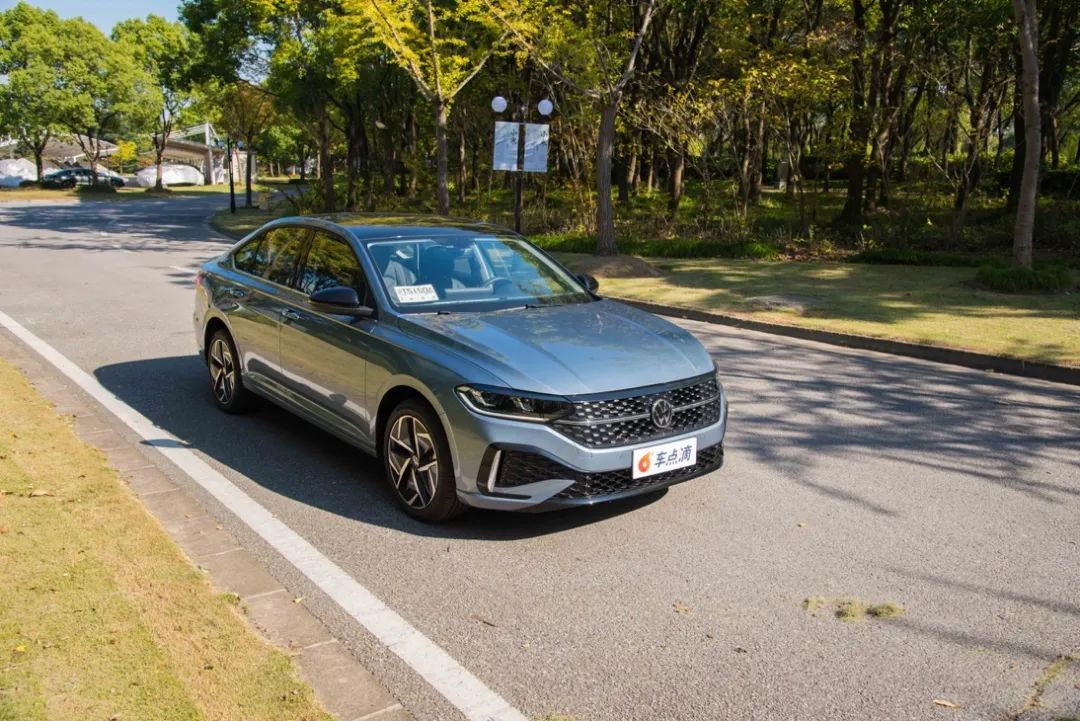 新款朗逸星空版比经典款贵多少,新朗逸星空版经典版你会怎么选