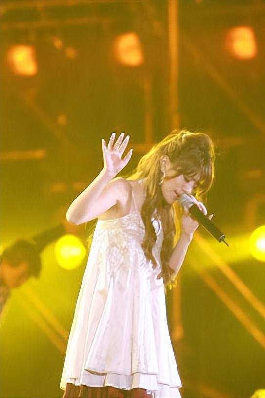 阿兰九眼天珠和李连杰的九眼天珠,最牛的富婆